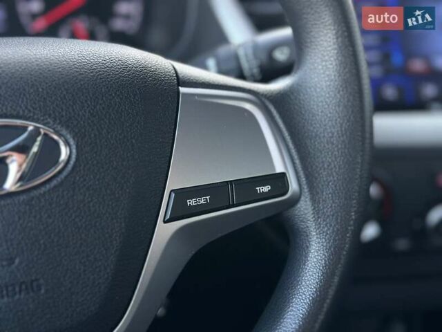 Серый Хендай Акцент, объемом двигателя 1.37 л и пробегом 63 тыс. км за 11900 $, фото 25 на Automoto.ua