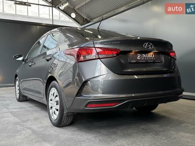 Сірий Хендай Акцент, об'ємом двигуна 1.4 л та пробігом 65 тис. км за 14500 $, фото 16 на Automoto.ua