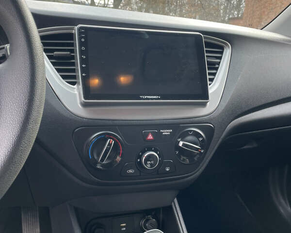 Серый Хендай Акцент, объемом двигателя 1.4 л и пробегом 52 тыс. км за 11400 $, фото 8 на Automoto.ua