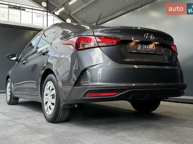 Сірий Хендай Акцент, об'ємом двигуна 1.4 л та пробігом 65 тис. км за 14500 $, фото 17 на Automoto.ua