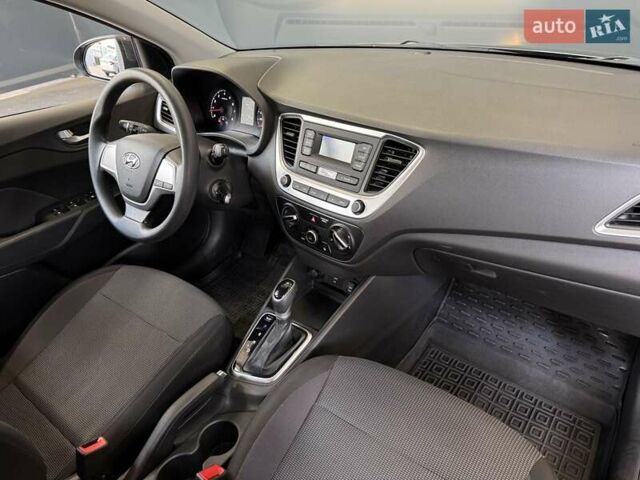 Сірий Хендай Акцент, об'ємом двигуна 1.4 л та пробігом 65 тис. км за 14500 $, фото 21 на Automoto.ua