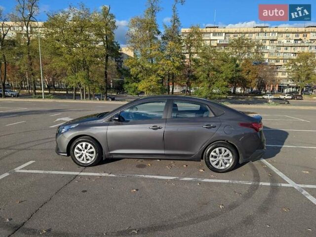 Серый Хендай Акцент, объемом двигателя 1.37 л и пробегом 43 тыс. км за 13500 $, фото 5 на Automoto.ua