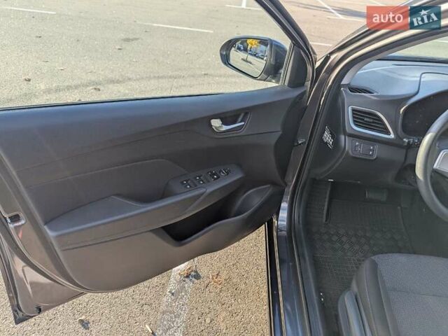 Серый Хендай Акцент, объемом двигателя 1.37 л и пробегом 43 тыс. км за 13500 $, фото 9 на Automoto.ua