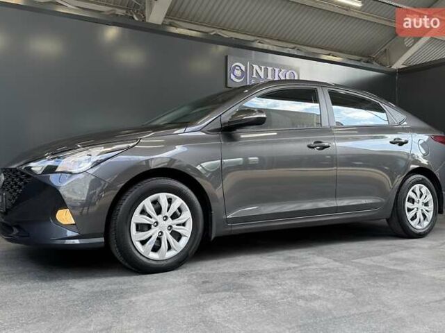 Сірий Хендай Акцент, об'ємом двигуна 1.4 л та пробігом 65 тис. км за 14500 $, фото 9 на Automoto.ua