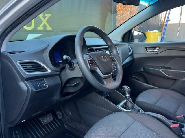 Серый Хендай Акцент, объемом двигателя 1.6 л и пробегом 100 тыс. км за 12200 $, фото 4 на Automoto.ua