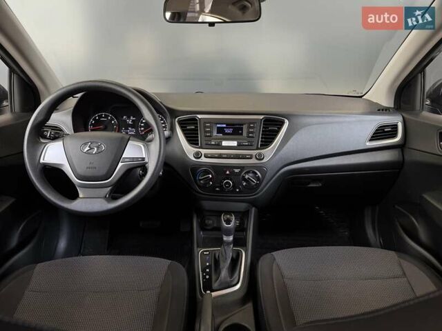 Сірий Хендай Акцент, об'ємом двигуна 1.4 л та пробігом 65 тис. км за 14500 $, фото 20 на Automoto.ua