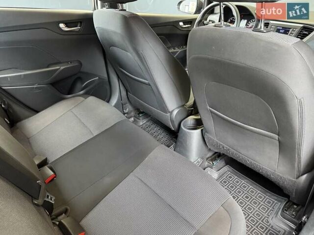 Сірий Хендай Акцент, об'ємом двигуна 1.4 л та пробігом 65 тис. км за 14500 $, фото 26 на Automoto.ua