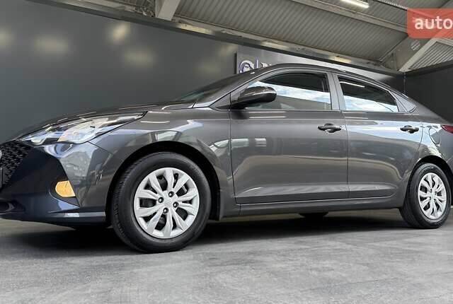 Сірий Хендай Акцент, об'ємом двигуна 1.4 л та пробігом 65 тис. км за 14500 $, фото 10 на Automoto.ua