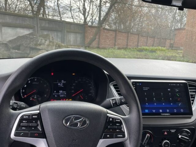 Серый Хендай Акцент, объемом двигателя 1.4 л и пробегом 52 тыс. км за 11400 $, фото 7 на Automoto.ua