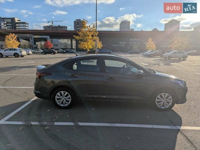 Серый Хендай Акцент, объемом двигателя 1.37 л и пробегом 43 тыс. км за 13500 $, фото 2 на Automoto.ua