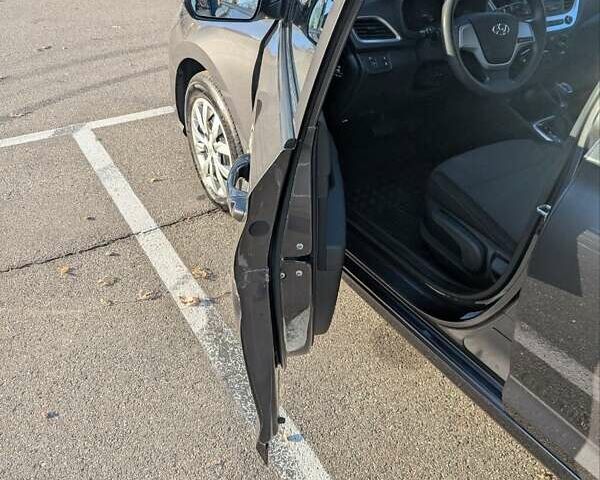 Серый Хендай Акцент, объемом двигателя 1.37 л и пробегом 43 тыс. км за 13500 $, фото 4 на Automoto.ua