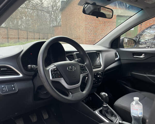 Серый Хендай Акцент, объемом двигателя 1.4 л и пробегом 52 тыс. км за 11400 $, фото 5 на Automoto.ua