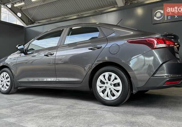 Сірий Хендай Акцент, об'ємом двигуна 1.4 л та пробігом 65 тис. км за 14500 $, фото 13 на Automoto.ua