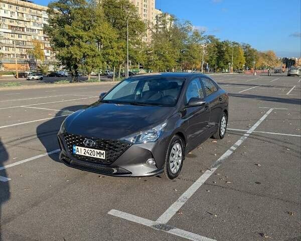 Серый Хендай Акцент, объемом двигателя 1.37 л и пробегом 43 тыс. км за 13500 $, фото 7 на Automoto.ua