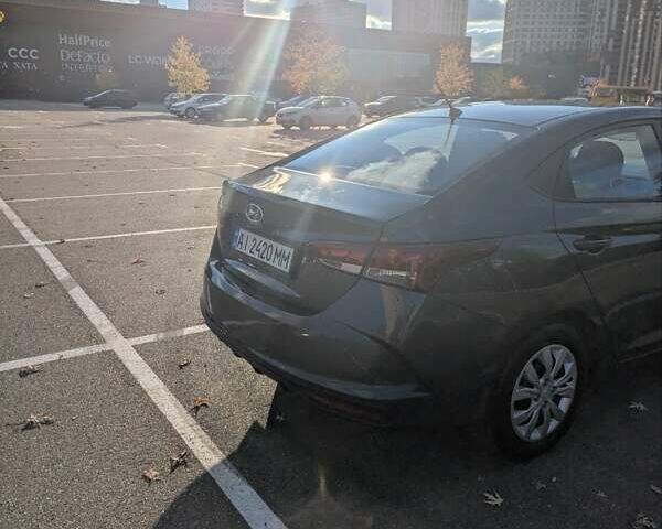 Серый Хендай Акцент, объемом двигателя 1.37 л и пробегом 43 тыс. км за 13500 $, фото 3 на Automoto.ua