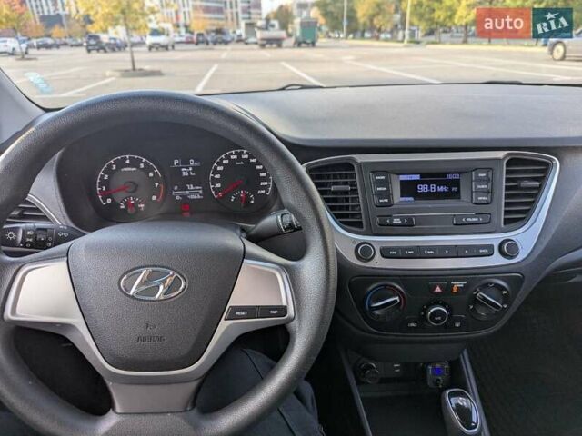 Серый Хендай Акцент, объемом двигателя 1.37 л и пробегом 43 тыс. км за 13500 $, фото 14 на Automoto.ua