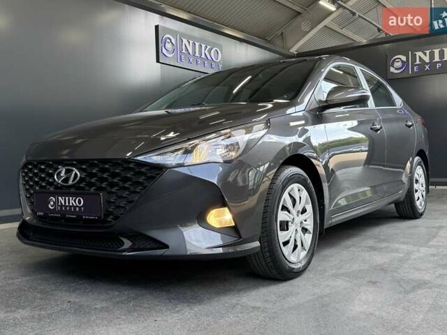 Сірий Хендай Акцент, об'ємом двигуна 1.4 л та пробігом 65 тис. км за 14500 $, фото 3 на Automoto.ua