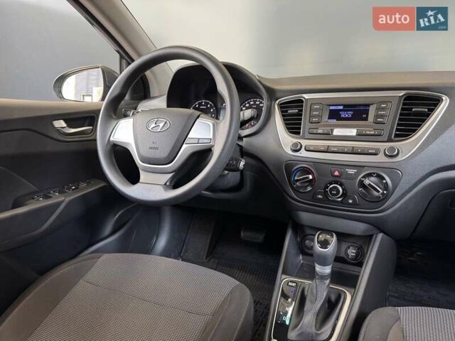 Сірий Хендай Акцент, об'ємом двигуна 1.4 л та пробігом 65 тис. км за 14500 $, фото 22 на Automoto.ua