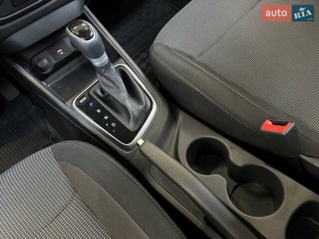 Сірий Хендай Акцент, об'ємом двигуна 1.4 л та пробігом 65 тис. км за 14500 $, фото 24 на Automoto.ua