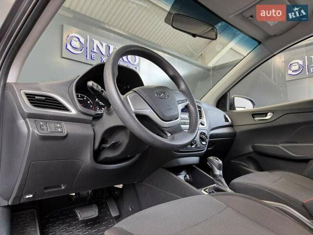 Сірий Хендай Акцент, об'ємом двигуна 1.4 л та пробігом 65 тис. км за 14500 $, фото 19 на Automoto.ua