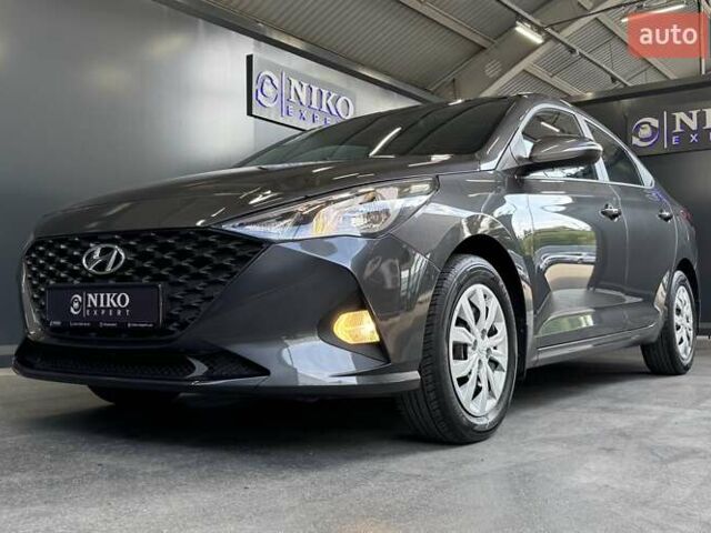 Сірий Хендай Акцент, об'ємом двигуна 1.4 л та пробігом 65 тис. км за 14500 $, фото 4 на Automoto.ua