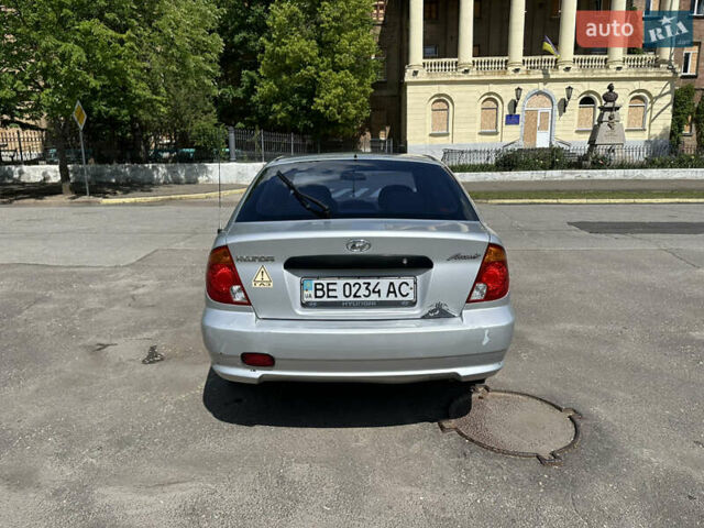 Серый Хендай Акцент, объемом двигателя 1.5 л и пробегом 204 тыс. км за 3050 $, фото 4 на Automoto.ua