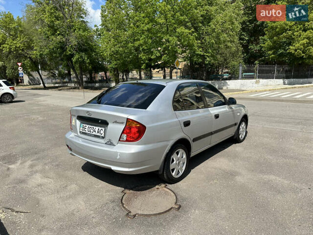 Серый Хендай Акцент, объемом двигателя 1.5 л и пробегом 204 тыс. км за 3050 $, фото 5 на Automoto.ua