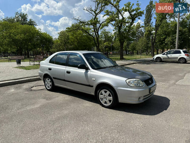 Серый Хендай Акцент, объемом двигателя 1.5 л и пробегом 204 тыс. км за 3050 $, фото 7 на Automoto.ua