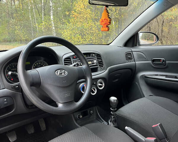 Синий Хендай Акцент, объемом двигателя 1.4 л и пробегом 160 тыс. км за 4400 $, фото 8 на Automoto.ua