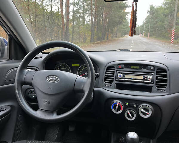 Синий Хендай Акцент, объемом двигателя 1.4 л и пробегом 160 тыс. км за 4400 $, фото 14 на Automoto.ua