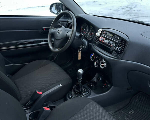 Синій Хендай Акцент, об'ємом двигуна 1.4 л та пробігом 225 тис. км за 4250 $, фото 9 на Automoto.ua