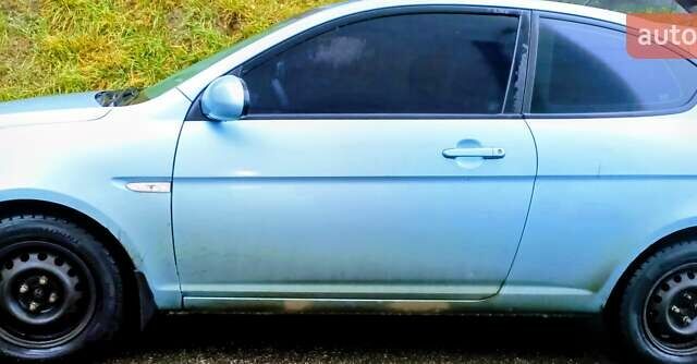 Синий Хендай Акцент, объемом двигателя 1.6 л и пробегом 230 тыс. км за 4000 $, фото 5 на Automoto.ua