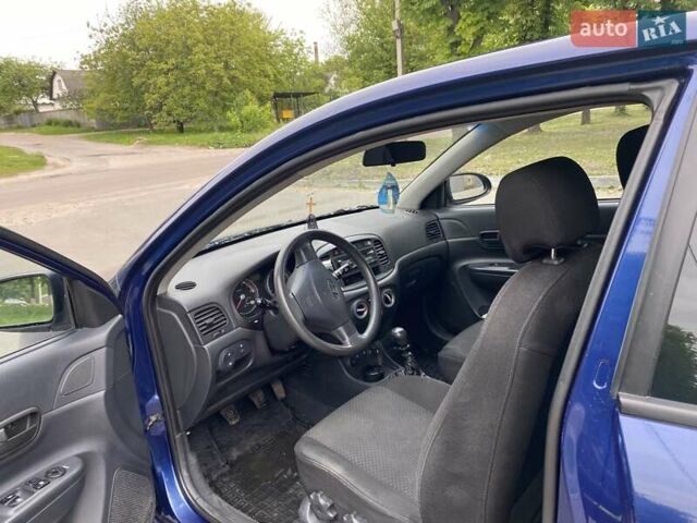 Синий Хендай Акцент, объемом двигателя 1.6 л и пробегом 170 тыс. км за 4000 $, фото 2 на Automoto.ua