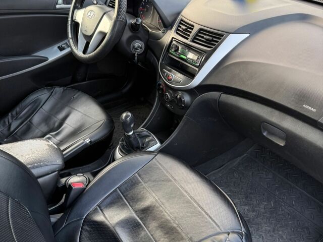 Синий Хендай Акцент, объемом двигателя 1.4 л и пробегом 220 тыс. км за 6700 $, фото 15 на Automoto.ua