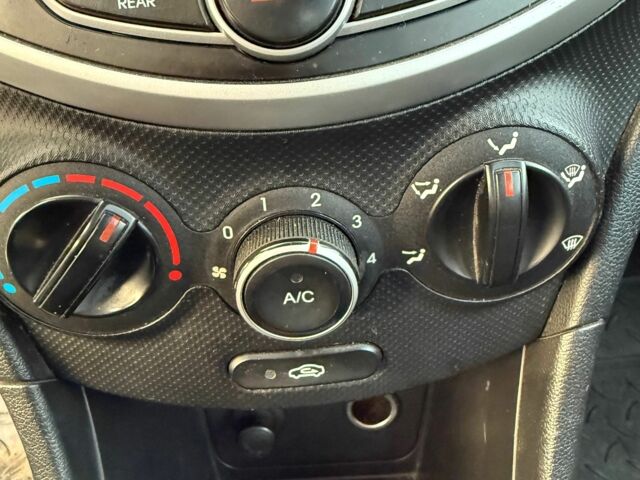 Синий Хендай Акцент, объемом двигателя 1.4 л и пробегом 220 тыс. км за 6700 $, фото 13 на Automoto.ua