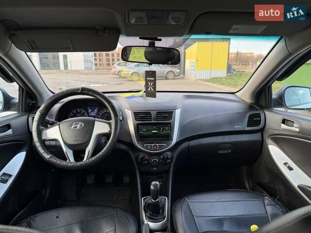 Синий Хендай Акцент, объемом двигателя 1.4 л и пробегом 220 тыс. км за 6700 $, фото 7 на Automoto.ua