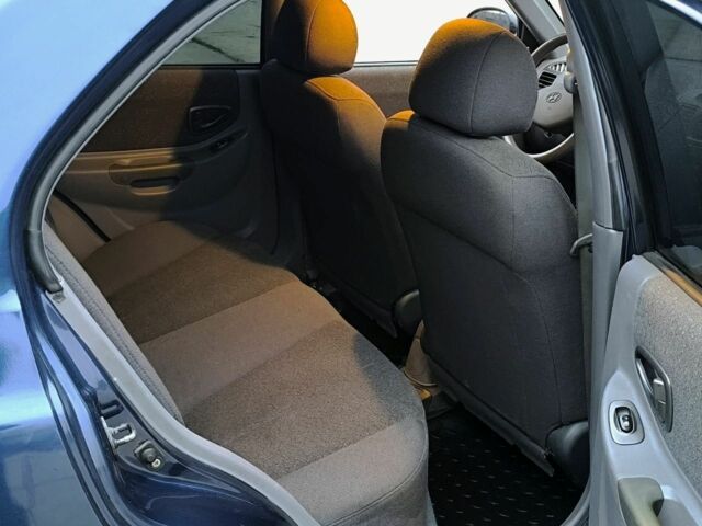 Синий Хендай Акцент, объемом двигателя 1.5 л и пробегом 154 тыс. км за 2100 $, фото 4 на Automoto.ua