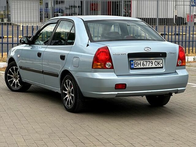 Синий Хендай Акцент, объемом двигателя 1.5 л и пробегом 280 тыс. км за 3100 $, фото 4 на Automoto.ua