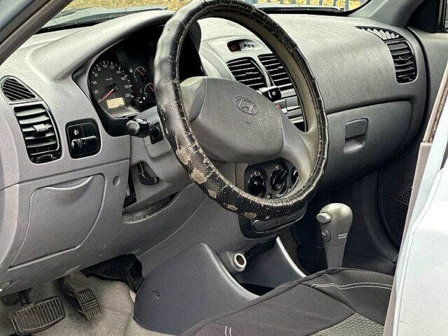 Синий Хендай Акцент, объемом двигателя 1.5 л и пробегом 280 тыс. км за 3100 $, фото 6 на Automoto.ua