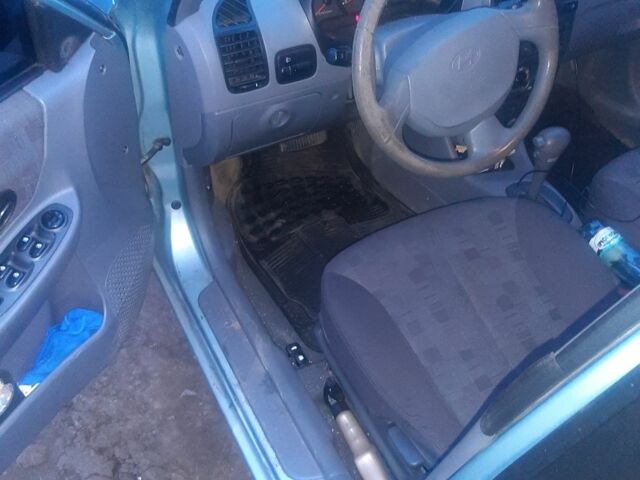 Синий Хендай Акцент, объемом двигателя 1.5 л и пробегом 200 тыс. км за 3000 $, фото 11 на Automoto.ua