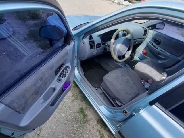 Синий Хендай Акцент, объемом двигателя 1.5 л и пробегом 200 тыс. км за 3000 $, фото 2 на Automoto.ua