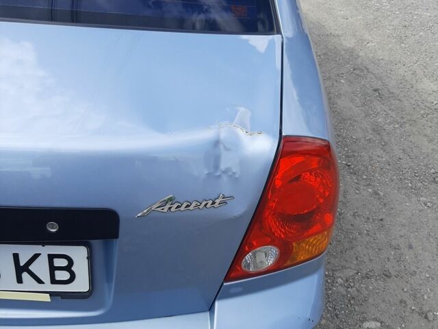 Синий Хендай Акцент, объемом двигателя 1.5 л и пробегом 200 тыс. км за 3000 $, фото 6 на Automoto.ua