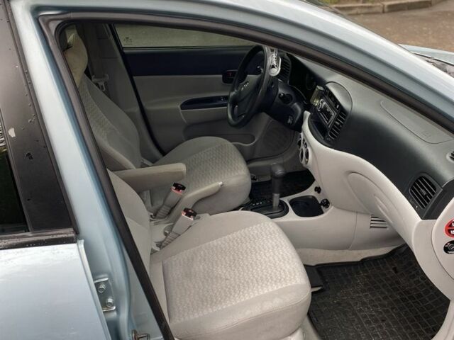 Синий Хендай Акцент, объемом двигателя 1.4 л и пробегом 195 тыс. км за 5500 $, фото 5 на Automoto.ua