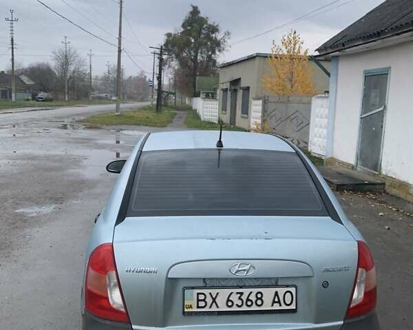 Синий Хендай Акцент, объемом двигателя 1.4 л и пробегом 300 тыс. км за 2800 $, фото 2 на Automoto.ua