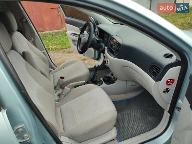 Синий Хендай Акцент, объемом двигателя 1.4 л и пробегом 300 тыс. км за 2650 $, фото 11 на Automoto.ua