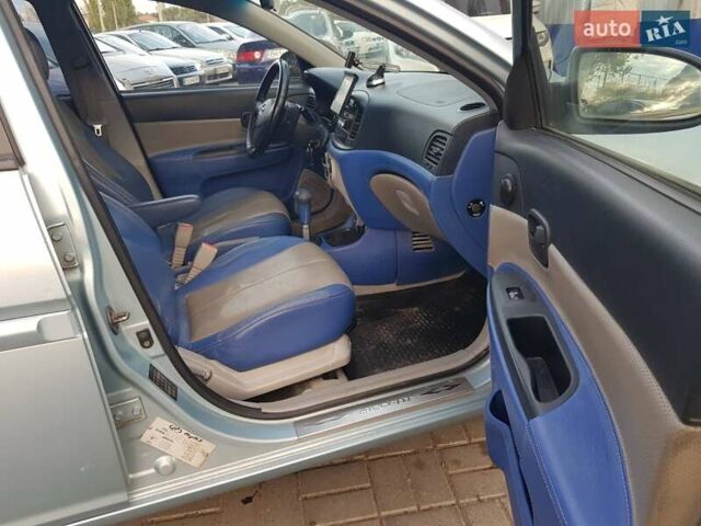 Синий Хендай Акцент, объемом двигателя 1.4 л и пробегом 220 тыс. км за 5200 $, фото 7 на Automoto.ua