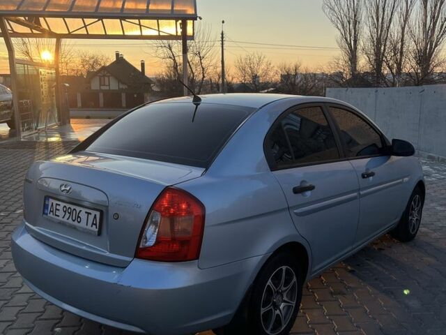 Синий Хендай Акцент, объемом двигателя 1.4 л и пробегом 174 тыс. км за 4000 $, фото 5 на Automoto.ua