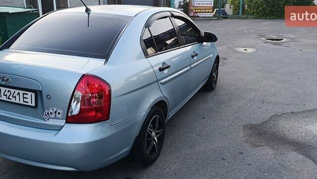 Синий Хендай Акцент, объемом двигателя 1.4 л и пробегом 163 тыс. км за 4800 $, фото 3 на Automoto.ua