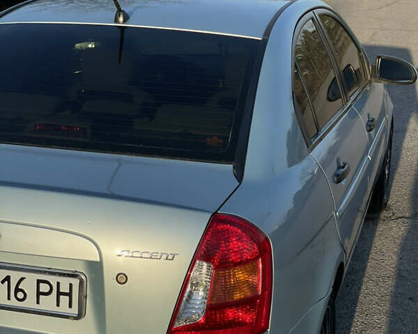 Синий Хендай Акцент, объемом двигателя 1.4 л и пробегом 196 тыс. км за 5500 $, фото 5 на Automoto.ua