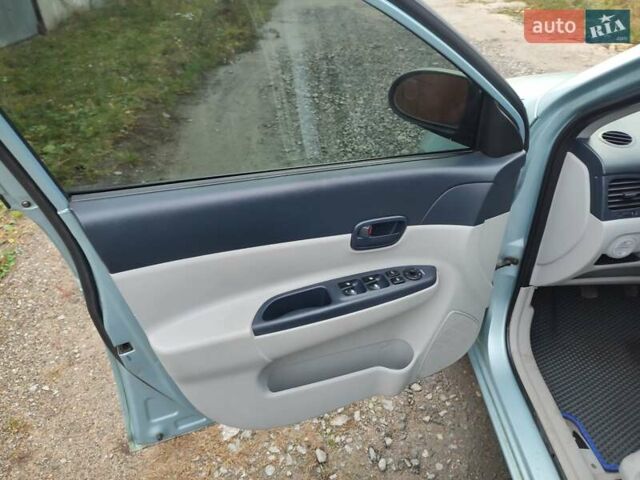 Синий Хендай Акцент, объемом двигателя 1.4 л и пробегом 300 тыс. км за 2800 $, фото 8 на Automoto.ua